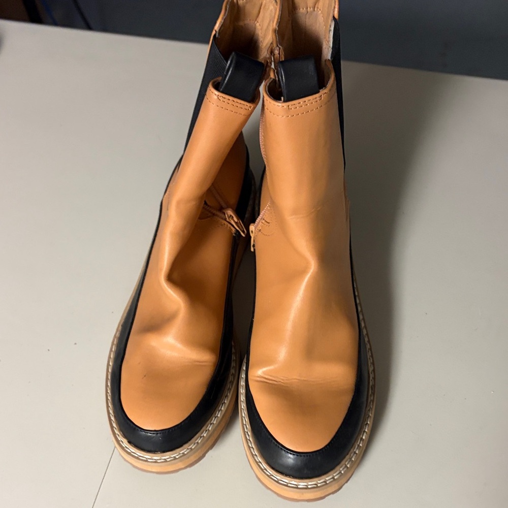 Stylish Tan and Black Men's Boots